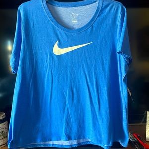 Womens NIKE dry fit ss shirt